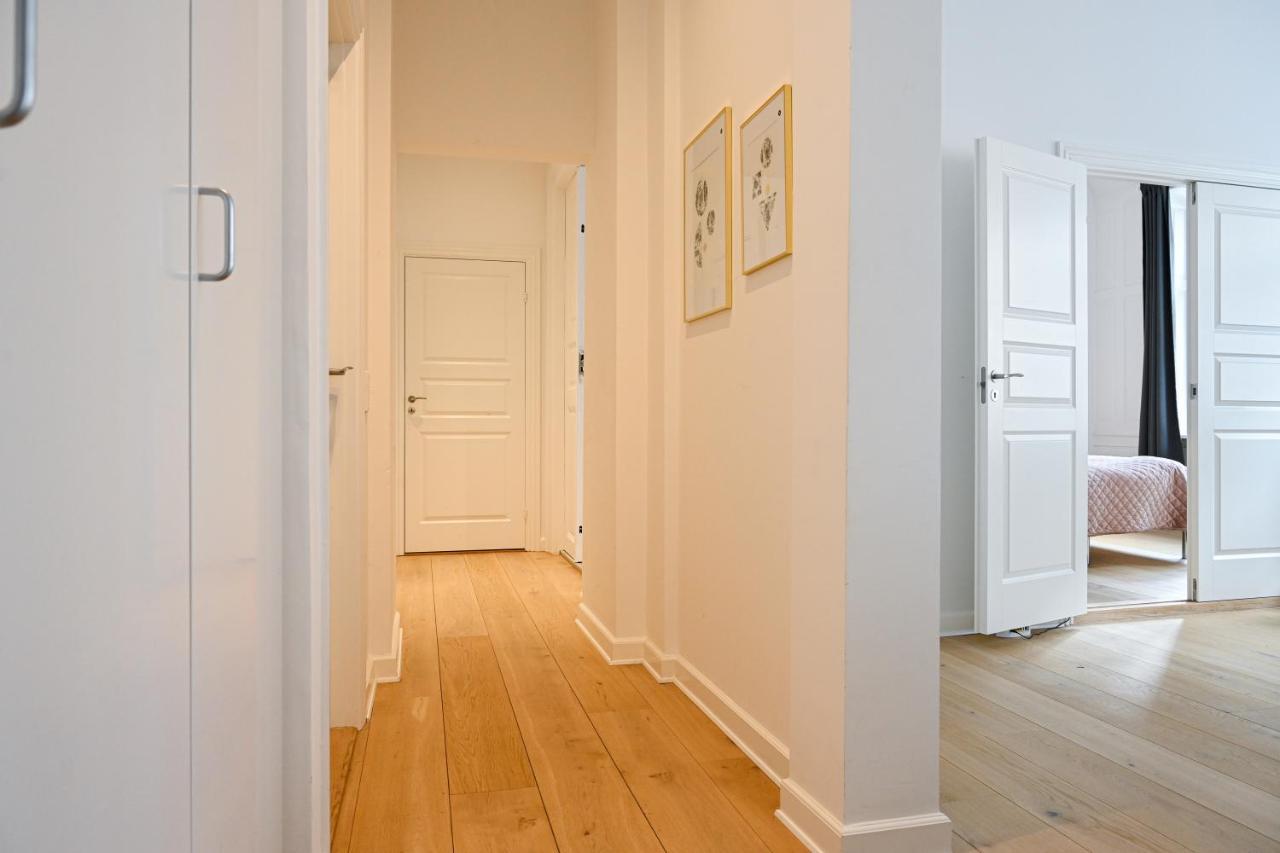 Sanders Arrow - Chic Three-Bedroom Apartment In The Middle Of โคเปนเฮเกน ภายนอก รูปภาพ